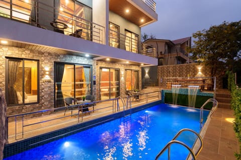 Swimming pool