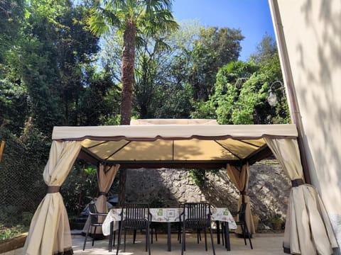 Garden, Dining area, Garden view