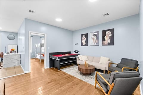 Billiard, Game Room, Table tennis, Living room, Seating area