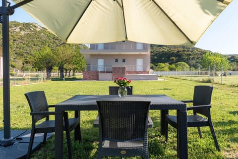 Property building, Garden, Dining area