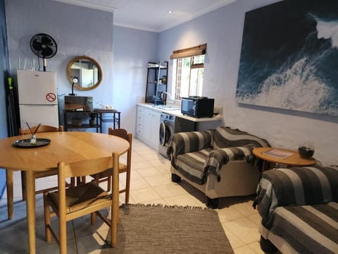 TV and multimedia, Kitchen or kitchenette, Living room, Seating area, Dining area, internet, microwave, oven, stove, washing machine