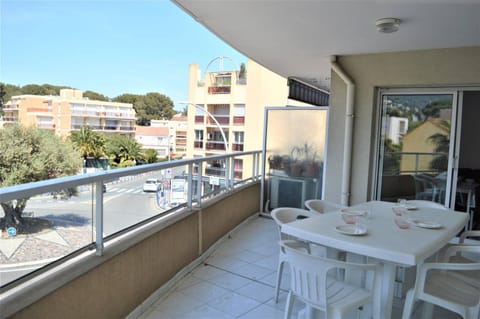 View (from property/room), Balcony/Terrace, Dining area