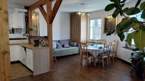 Kitchen or kitchenette, Living room