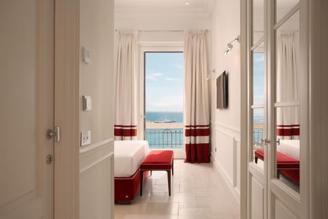 Bed, Natural landscape, TV and multimedia, Photo of the whole room, Bedroom, Sea view, wardrobe, air conditioner