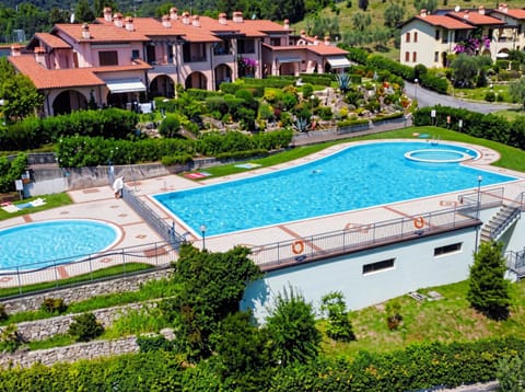 Property building, Garden, Swimming pool