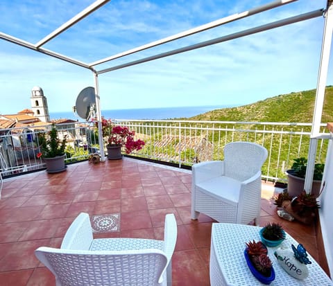 Property building, Balcony/Terrace, Sea view