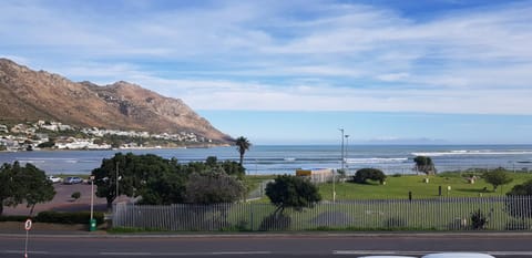 Day, Beach, Mountain view, Sea view