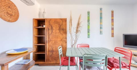 Dining area, Meals