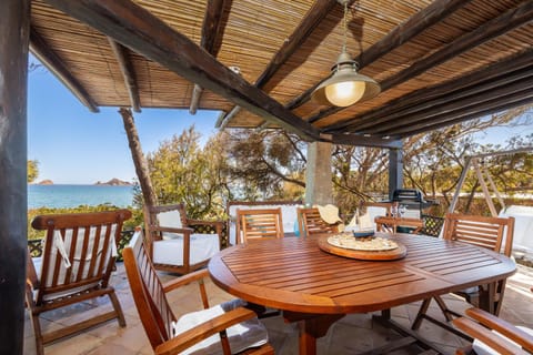 View (from property/room), Balcony/Terrace, Dining area, Sea view
