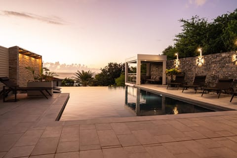 Shower, Patio, Restaurant/places to eat, Off site, Day, Natural landscape, BBQ facilities, View (from property/room), Balcony/Terrace, Seating area, Dining area, Beach, Canoeing, Garden view, Garden view, Mountain view, Mountain view, Pool view, Pool view, Sea view, Sea view, Swimming pool, Sunrise, Sunset, group of guests, group of guests, Quiet street view, Inner courtyard view, sunbed, washing machine, acessibility