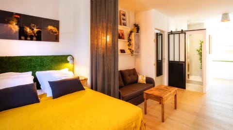 Bed, Living room, Bedroom