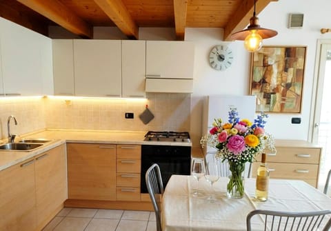 Kitchen or kitchenette, Dining area, stove