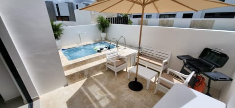 Swimming pool, Swimming pool