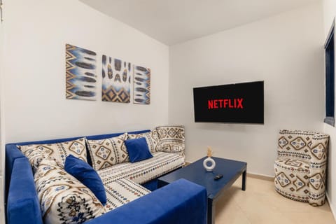 TV and multimedia, Living room, Seating area, Evening entertainment