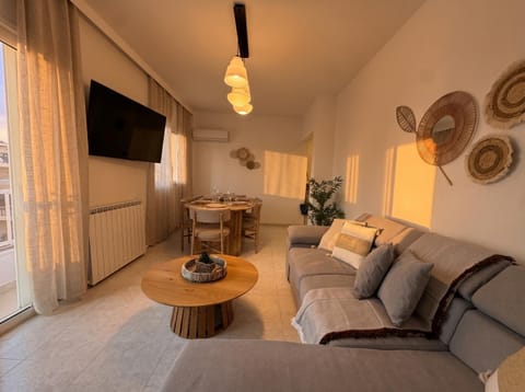 TV and multimedia, Living room, Dining area