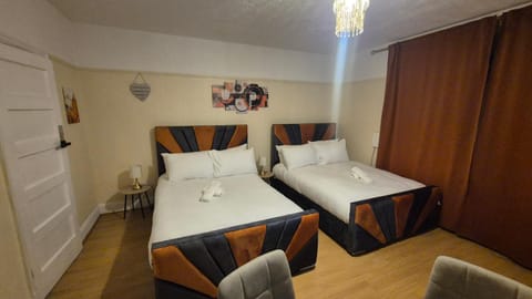 Photo of the whole room, Seating area