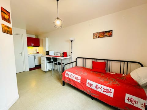 Bedroom, kitchen