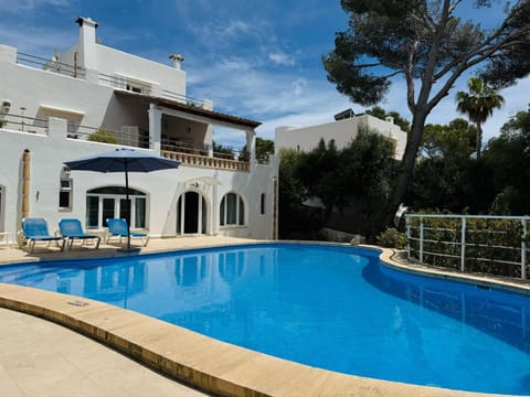 Property building, Pool view