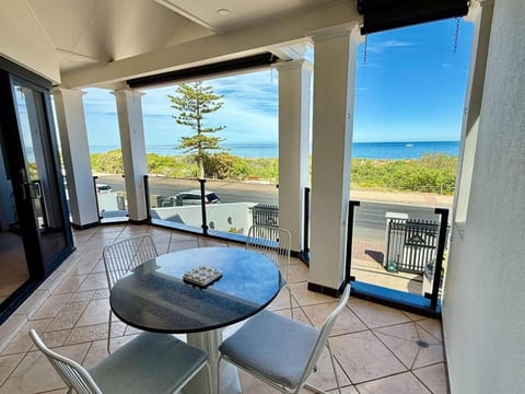 Natural landscape, Balcony/Terrace, Sea view