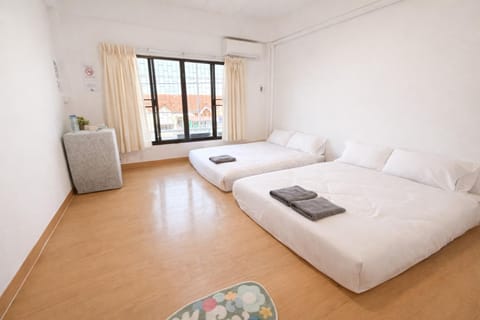 Bed, Photo of the whole room, Bedroom, internet, towels
