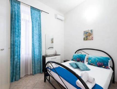 Bed, Decorative detail, Bedroom
