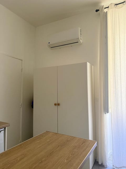 wardrobe, air conditioner