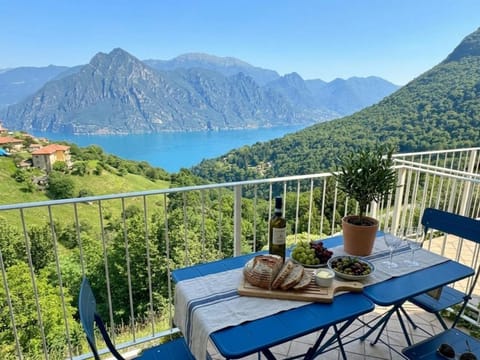 Balcony/Terrace, Lake view, Mountain view