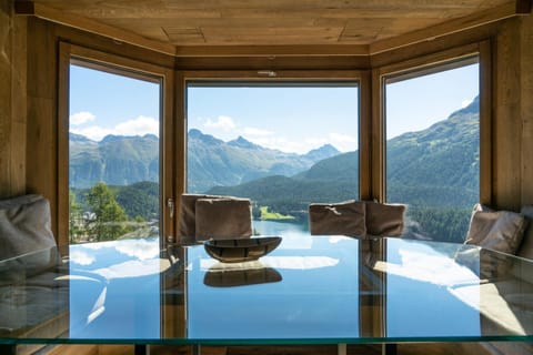 Day, Natural landscape, Living room, Seating area, Dining area, Mountain view