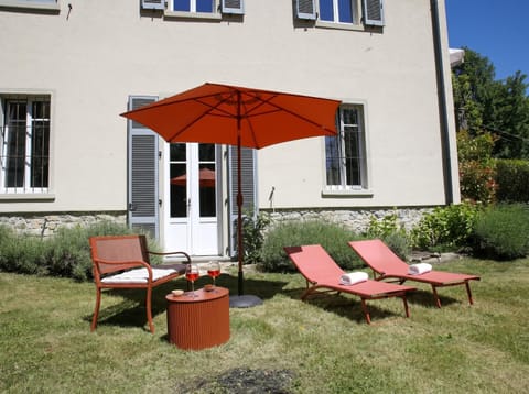 Property building, Garden, Garden view, sunbed