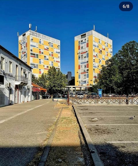 Property building, Neighbourhood