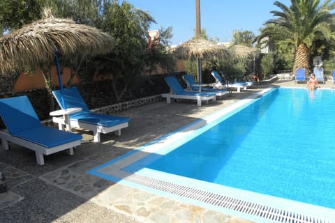 Petra Nera Hotel in Perissa