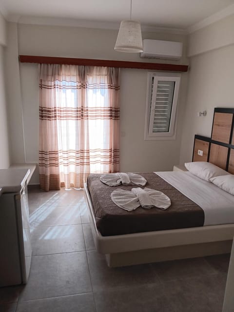 Petra Nera Hotel in Perissa