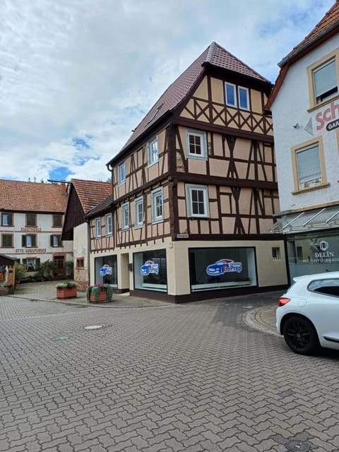 Property building, Day, Neighbourhood, City view, Street view, Location