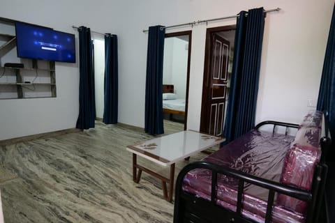 Bed, Living room