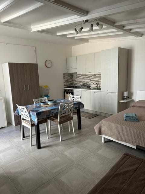 Kitchen or kitchenette, Seating area