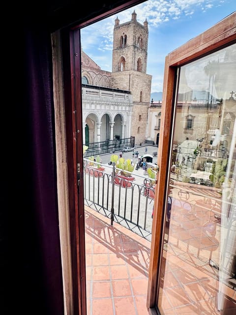 Balcony/Terrace, Landmark view, Location