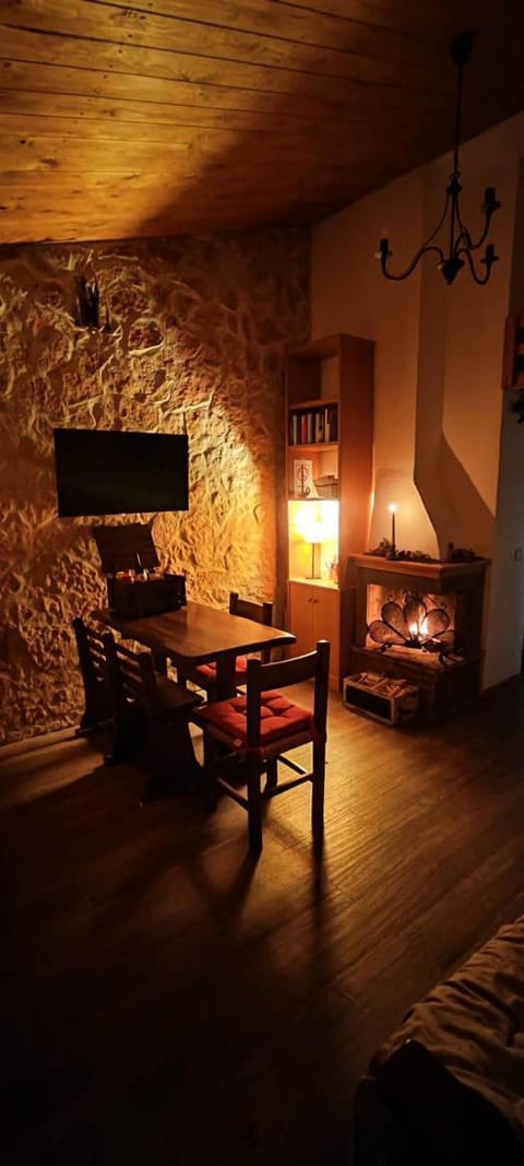 TV and multimedia, Living room, Seating area, Dining area