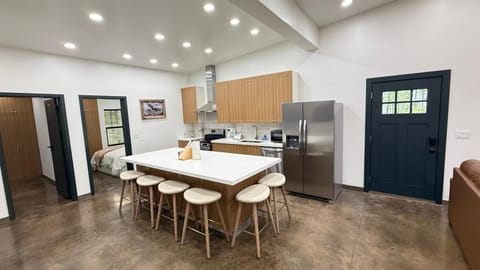 Kitchen or kitchenette, Dining area, dishwasher, oven, stove, toaster