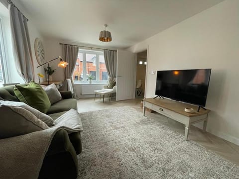 Communal lounge/ TV room, TV and multimedia, Living room, Seating area, Evening entertainment