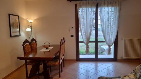 Garden, Living room, Seating area, Dining area, Garden view