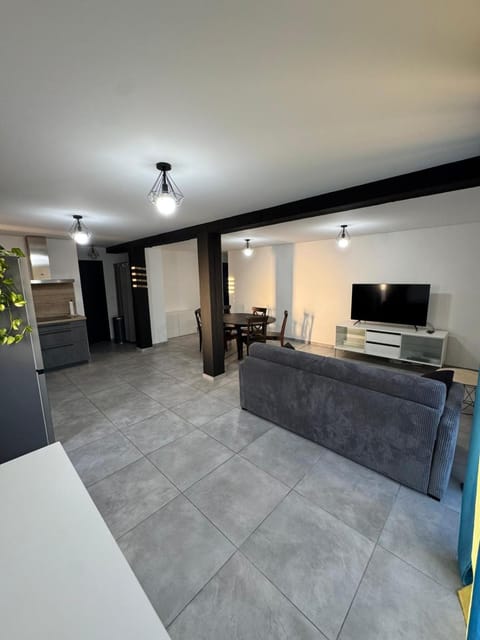 Communal lounge/ TV room, Kitchen or kitchenette, Living room