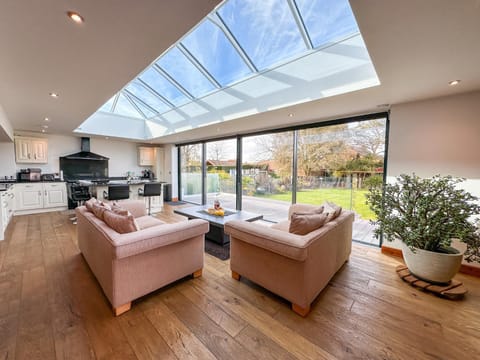 TV and multimedia, Kitchen or kitchenette, Living room, Seating area, Dining area, minibar