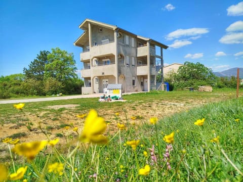 Property building, Spring, Day, Natural landscape, Garden, Garden view, Mountain view