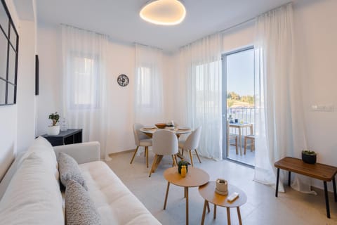 View (from property/room), Balcony/Terrace, Living room, Seating area, Dining area