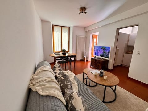 Communal lounge/ TV room, Bed, TV and multimedia, Living room, Photo of the whole room