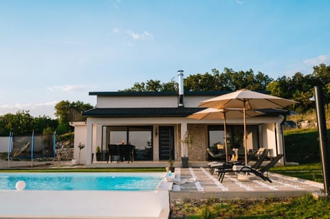 Day, Garden, Pool view, Swimming pool, sunbed