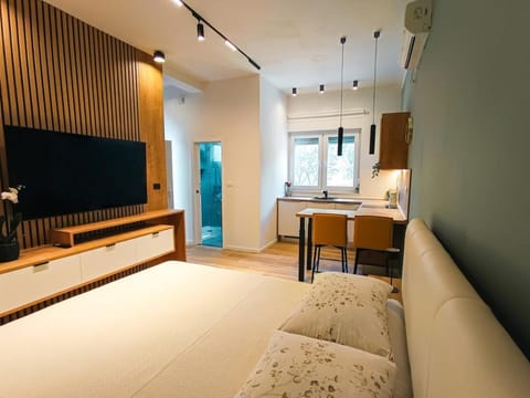 Communal lounge/ TV room, Bed, TV and multimedia, Kitchen or kitchenette, Bedroom