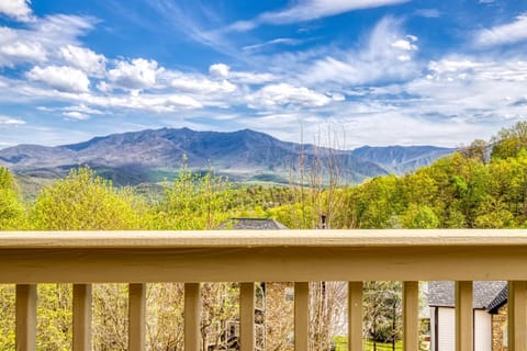 Spring, Day, Natural landscape, View (from property/room), View (from property/room), Decorative detail, Decorative detail, Mountain view, Mountain view