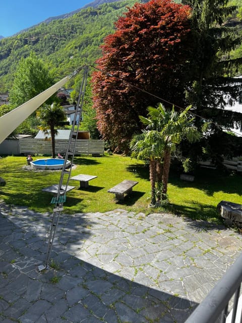 Day, Garden view