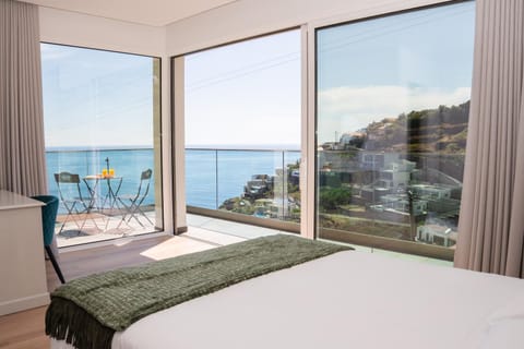 Bed, Day, Natural landscape, View (from property/room), Balcony/Terrace, Bedroom, Sea view
